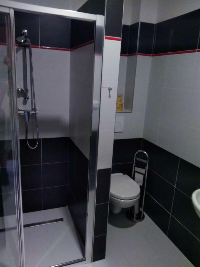 Hotel Vinoteka "U Kozu" Nové Město nad Metují Exterior foto